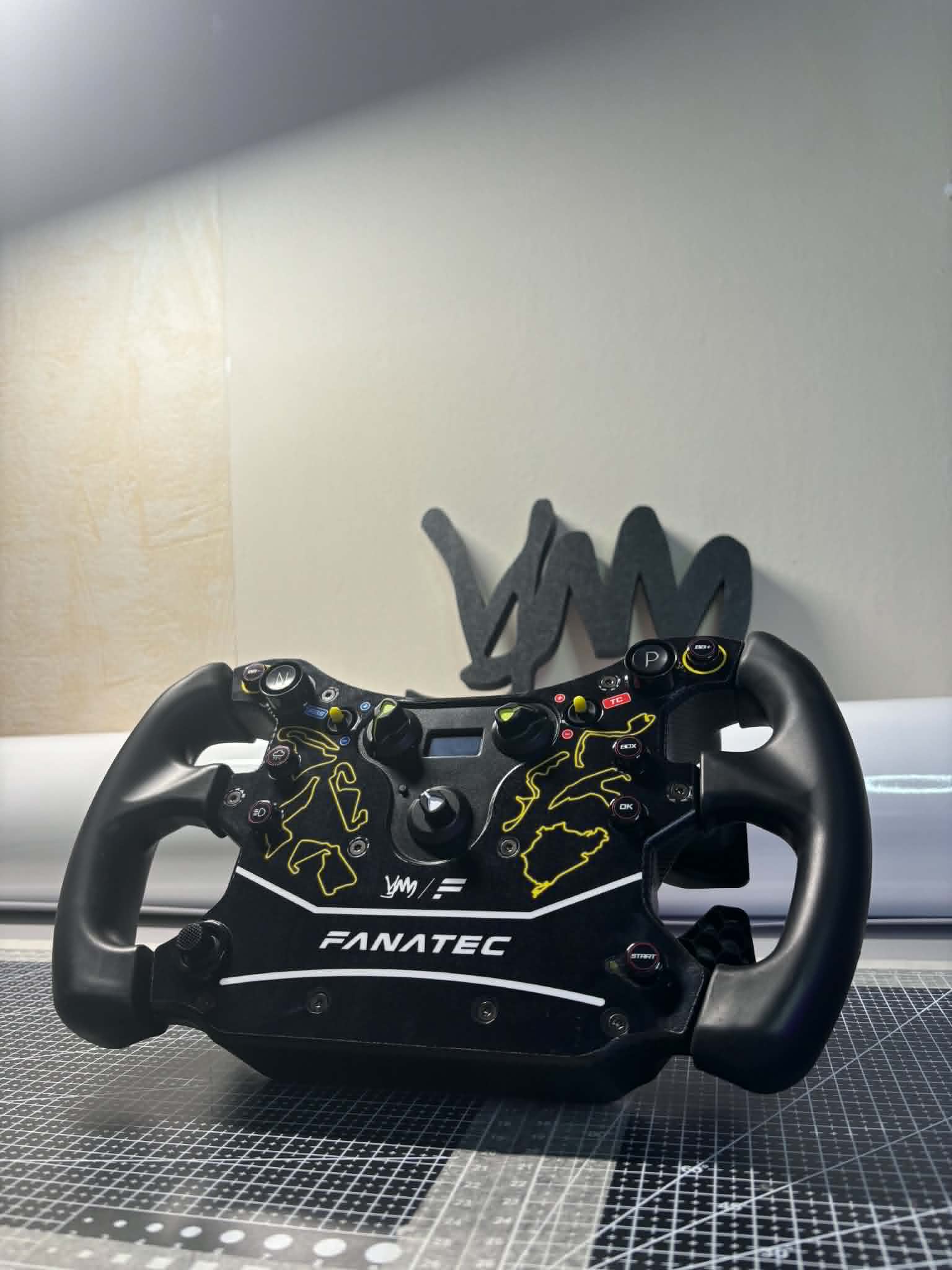 Autocollant YM Custom x Fanatec pour volant complet Fanatec CSL GT3 / CSL McLaren GT3