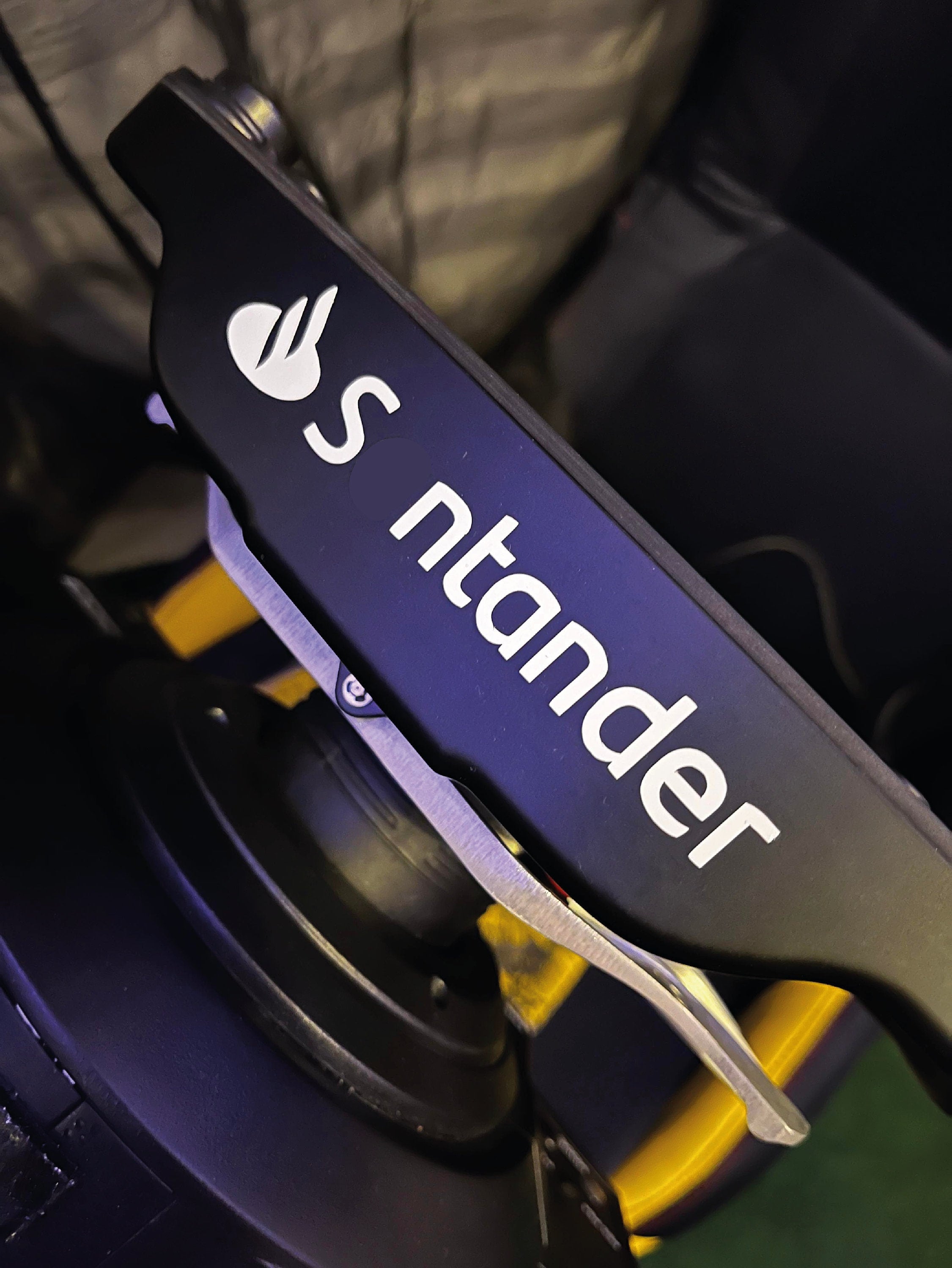 Sticker Santander pour volant Thrustmaster Ferrari SF1000 - Add-On F1 - Fanatec Podium Racing Wheel F1 - volant SIMAGIC