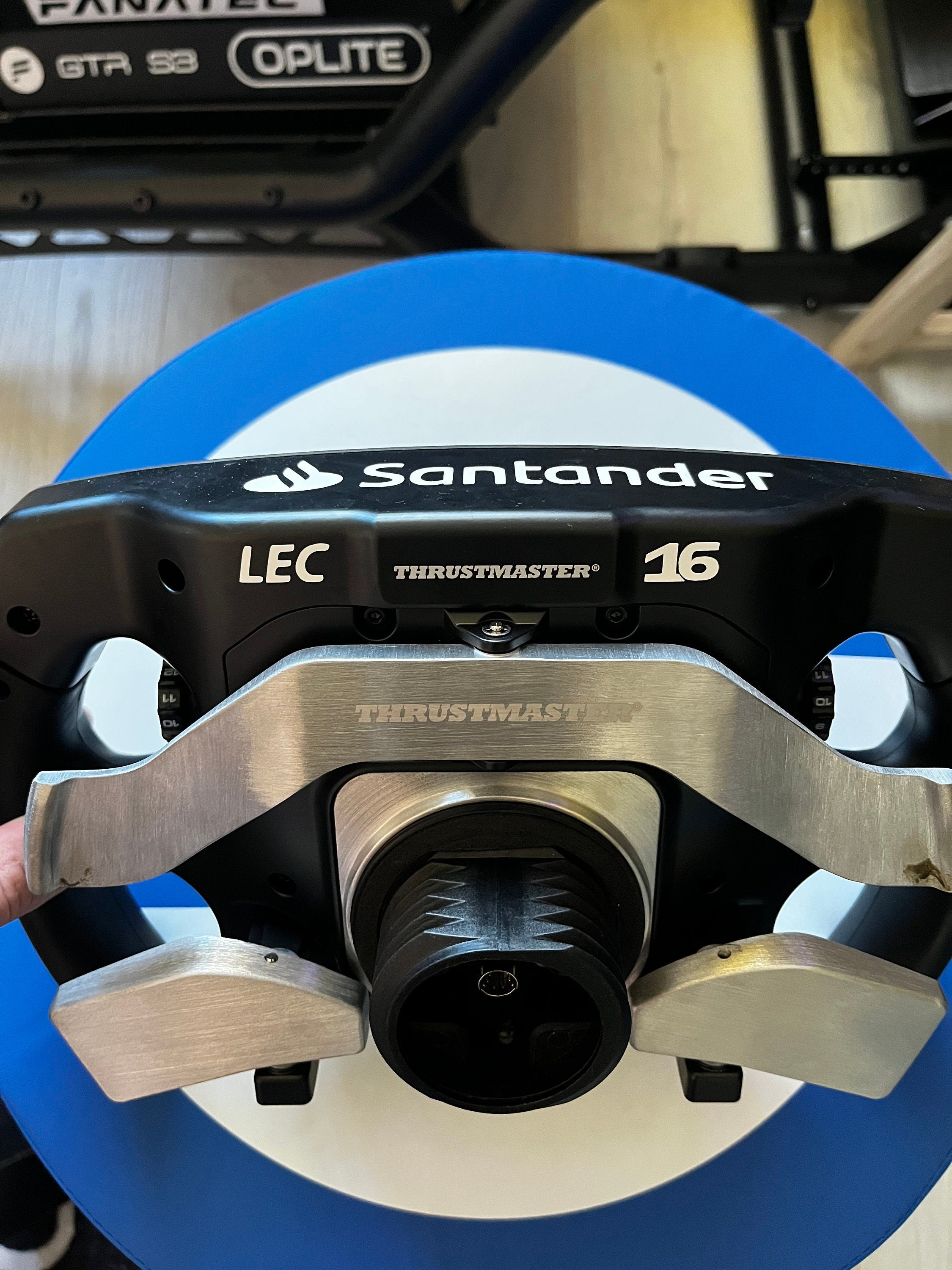 Stickers Charles Leclerc 16 pour volant Thrustmaster Ferrari SF1000