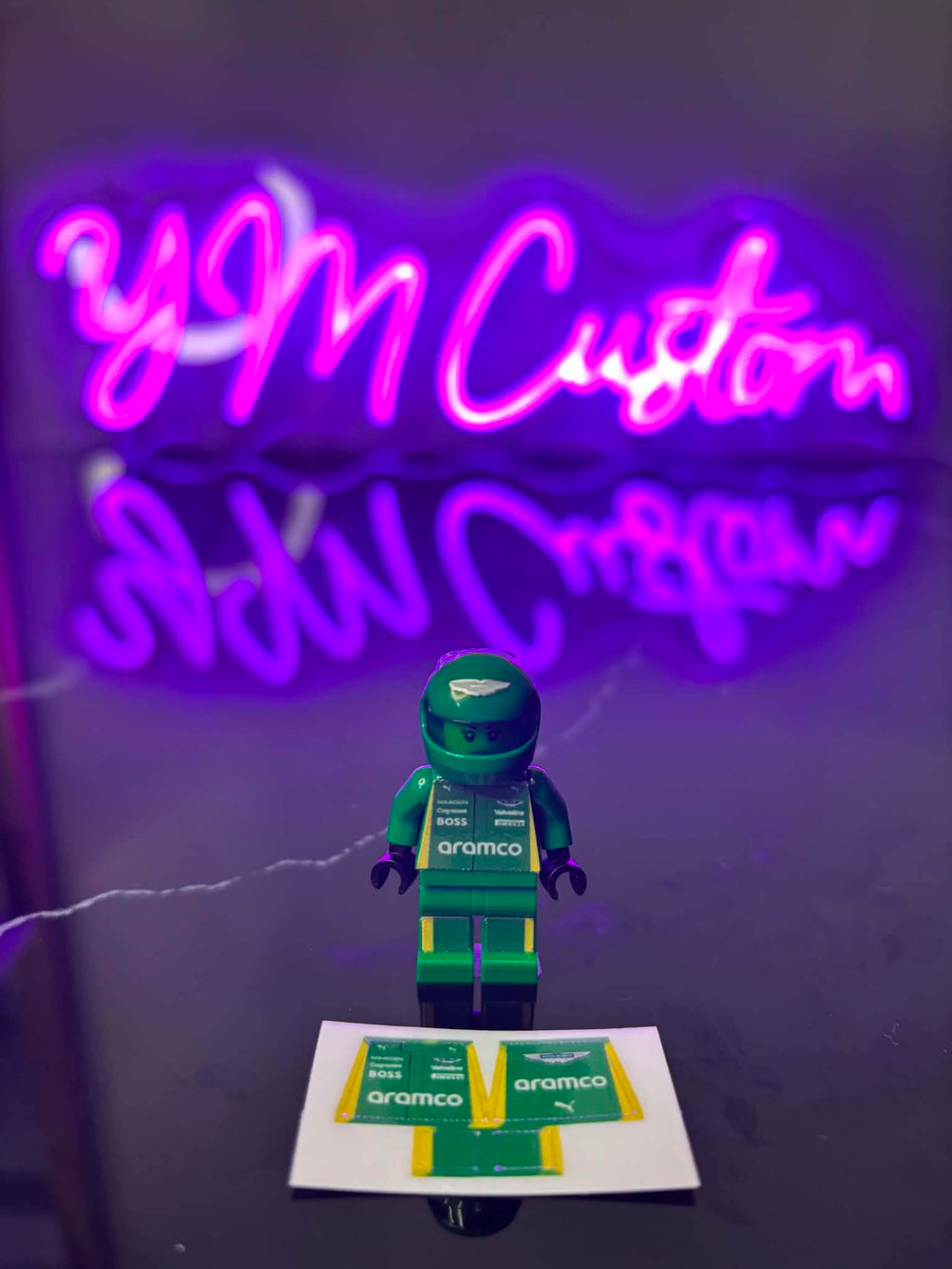 Autocollants de personnage pilote pour LEGO® F1® AMR24 - 77245