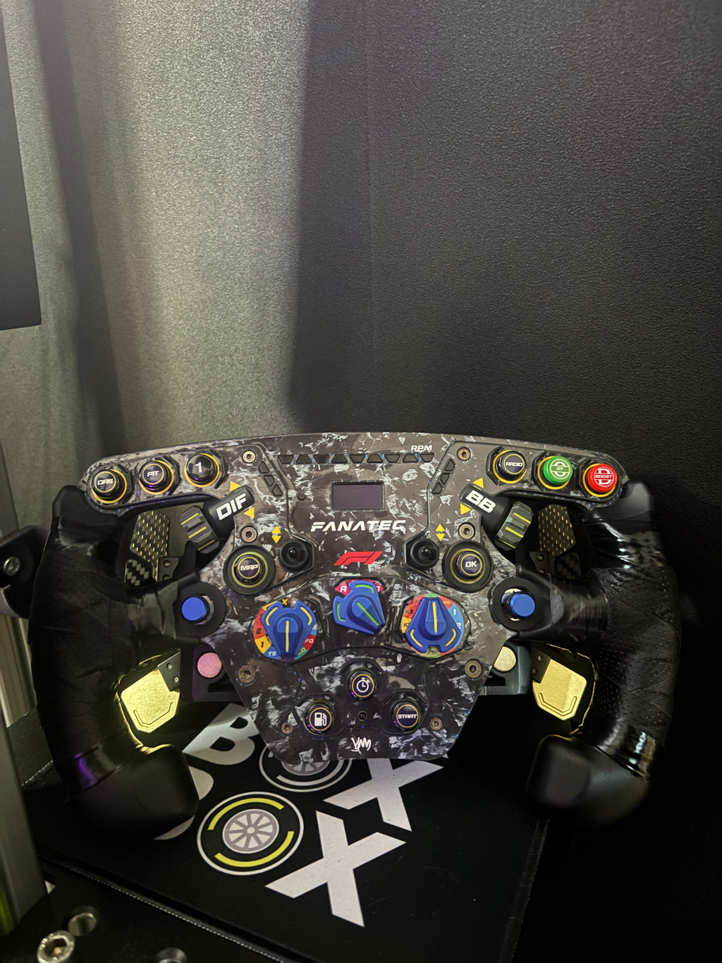 Autocollant style carbone forgé pour volant Fanatec Podium F1