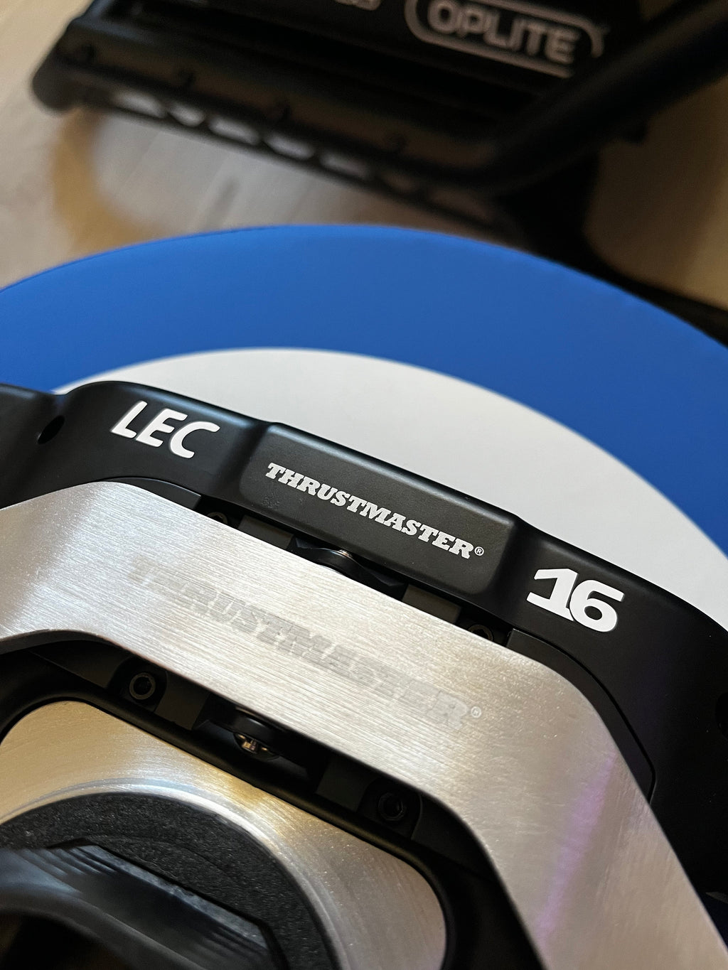 Stickers Charles Leclerc 16 pour volant Thrustmaster Ferrari SF1000